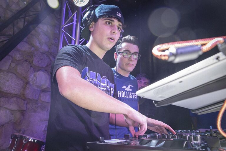 Tota la informació relativa a Escola Musical Crescendo en Alcoi (Alacant). Tlf: 650 948 088. En la nostra web escolacrescendo.es dj crescendo Que és crescendo