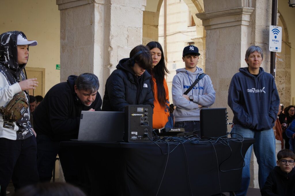 Cicle Musica i Art 6 Tota la informació relativa a Escola Musical Crescendo en Alcoi (Alacant). Tlf: 650 948 088. En la nostra web escolacrescendo.es escola musica crescendo Cicle Musica i Art